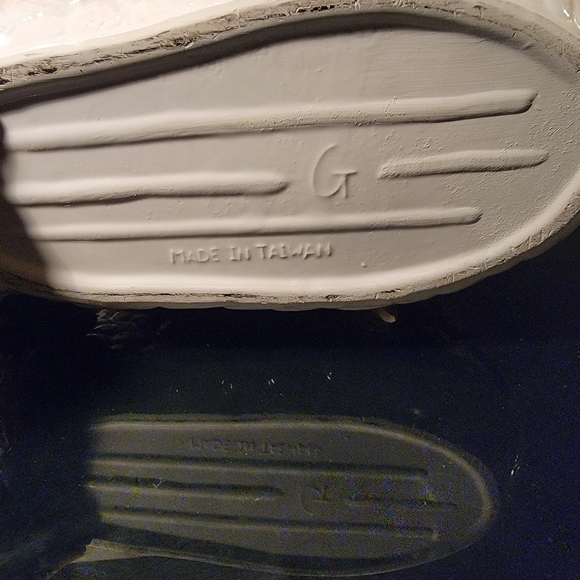 Beautiful Taiwan Made Porcelain 13" Long Swan Flowers Potter & Flowers Vase 13" - Picture 7 of 13